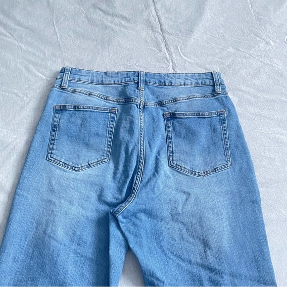 Wild Fable High Rise Distressed Mom Jean - 12/31 - Picture 4 of 8